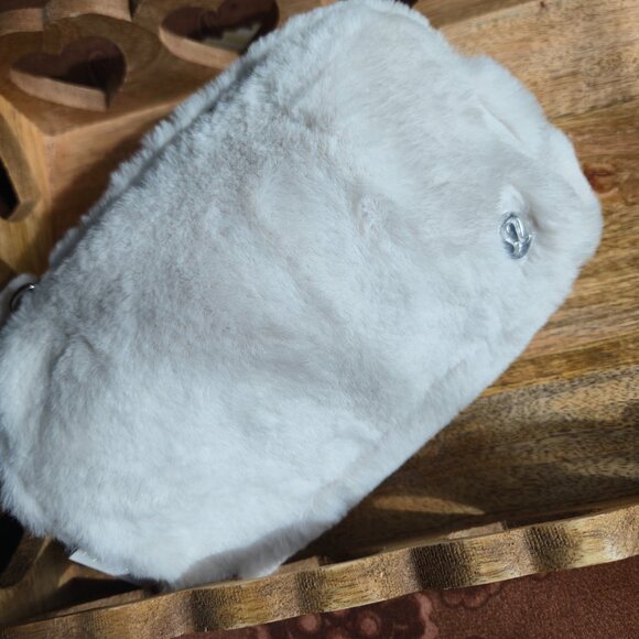 Lululemon everyday belt bag Plush Fleece in shade Bone/Gilbert- New with Tags - Picture 7 of 9